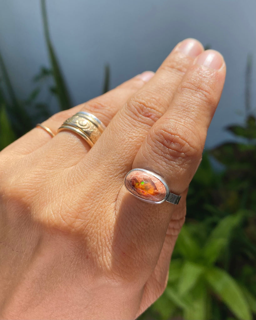 cantera opal with waves, size 6