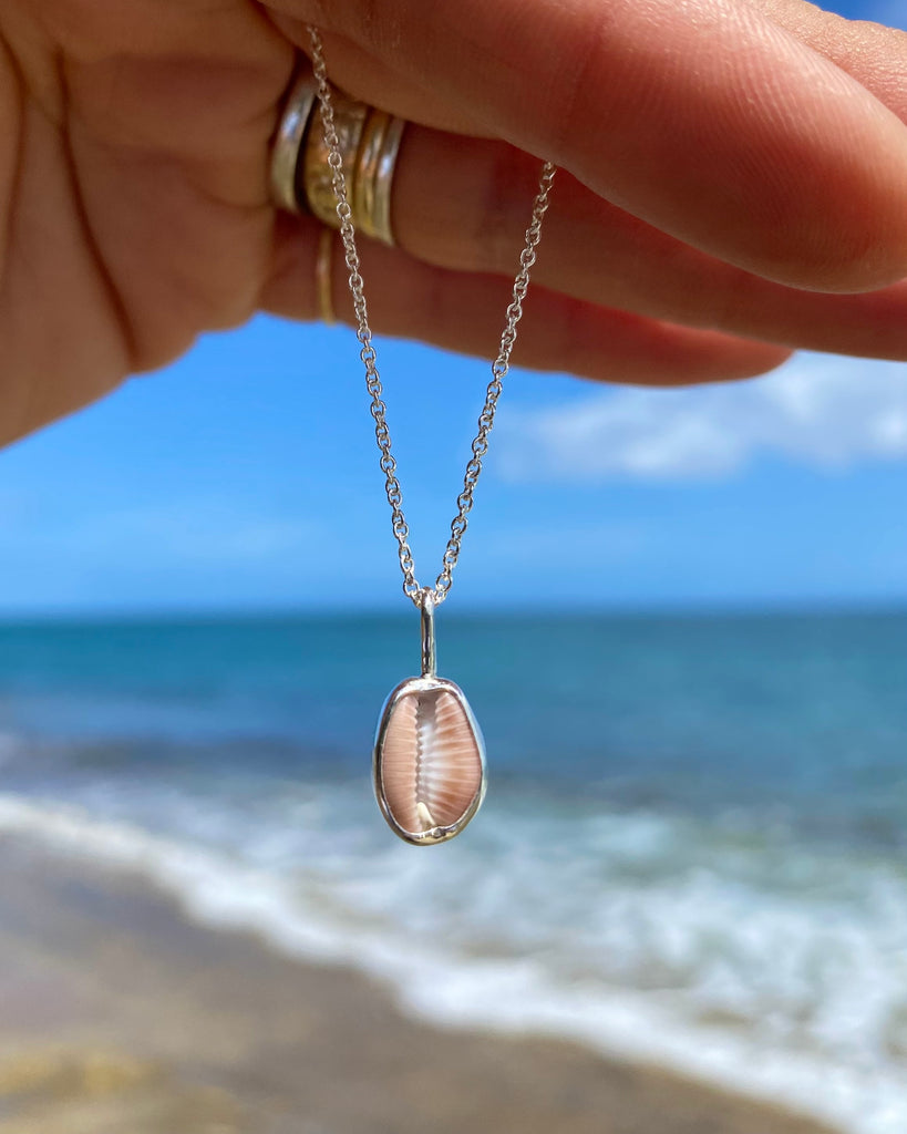 Mini Trivia Shell Pendant in Silver