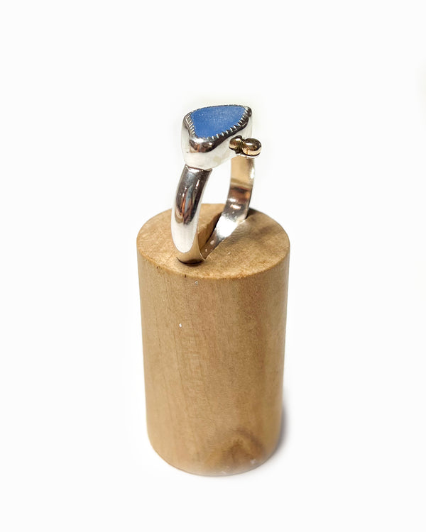 cornflower blue sea glass ring in silver + 14k gold, size 9.25